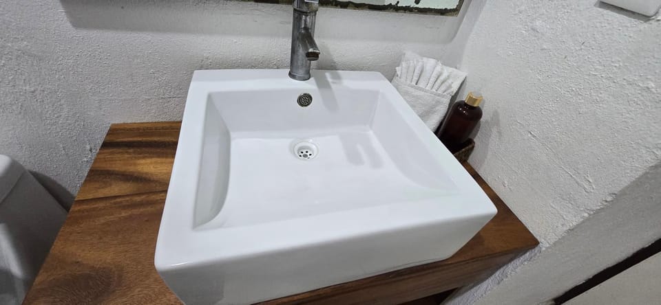 Magnifico Departamento, cocina equipada, 2 Recamaras 2 Baños , hasta 6 Personas, 3 albercas, playa a 50 mts wifi, aire acondicionado Apartment in Manzanillo