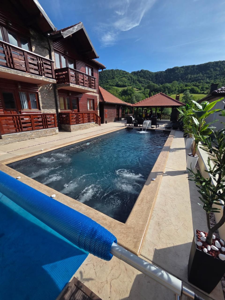 Property building, Natural landscape, Mountain view, Pool view, Swimming pool, sunbed