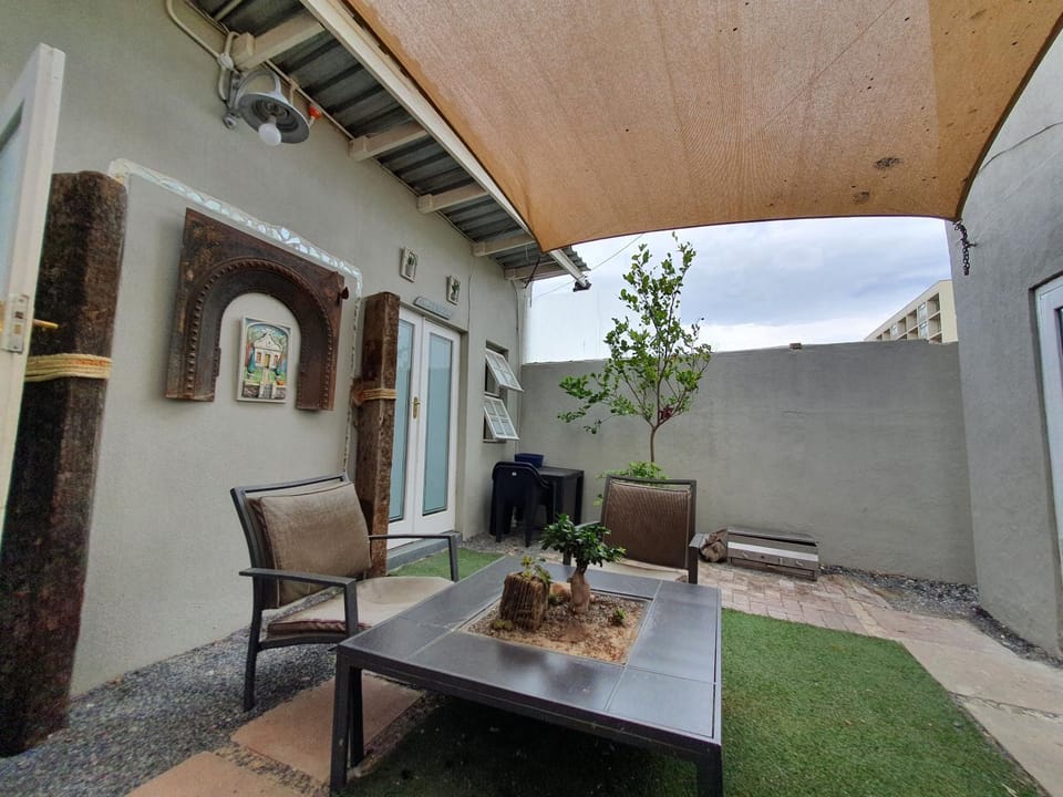 Patio, Facade/entrance, Balcony/Terrace, Living room, Seating area, Dining area