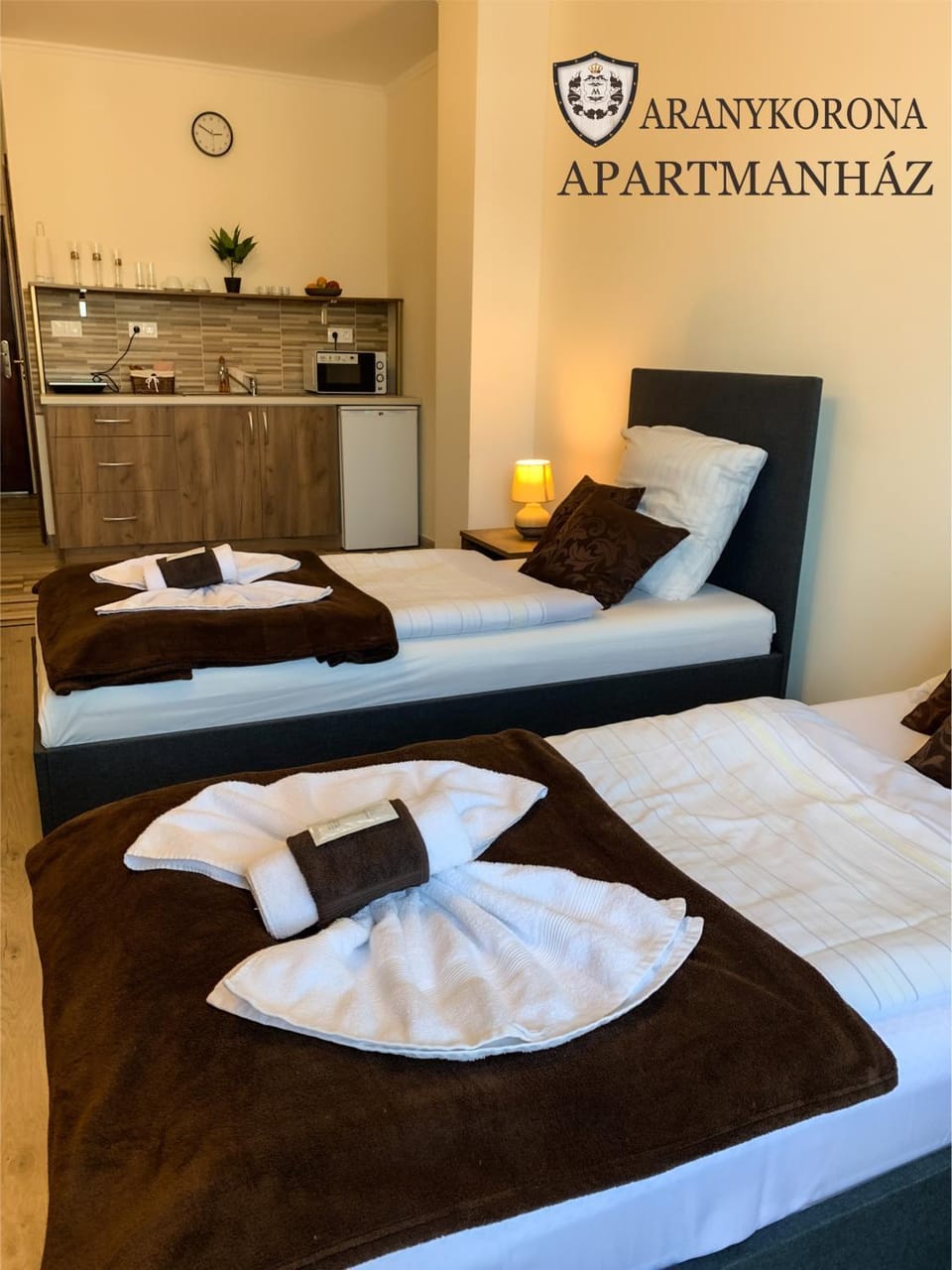 Bed, Kitchen or kitchenette