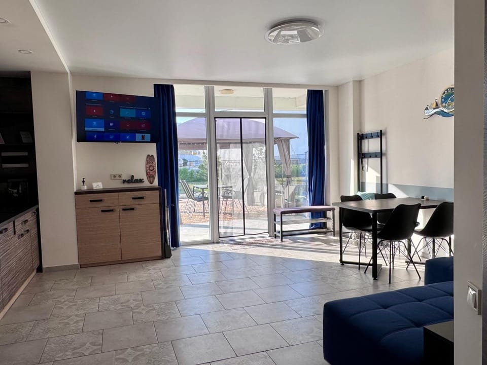 TV and multimedia, Living room, Dining area