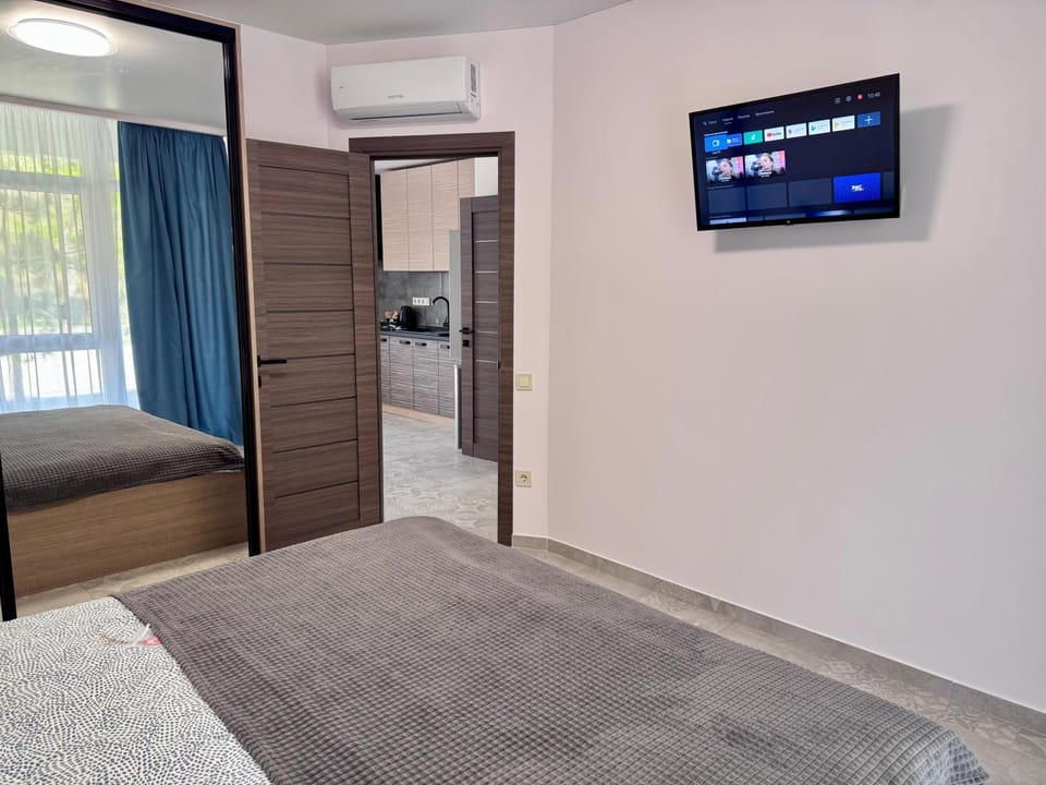 Bed, TV and multimedia, Bedroom, air conditioner