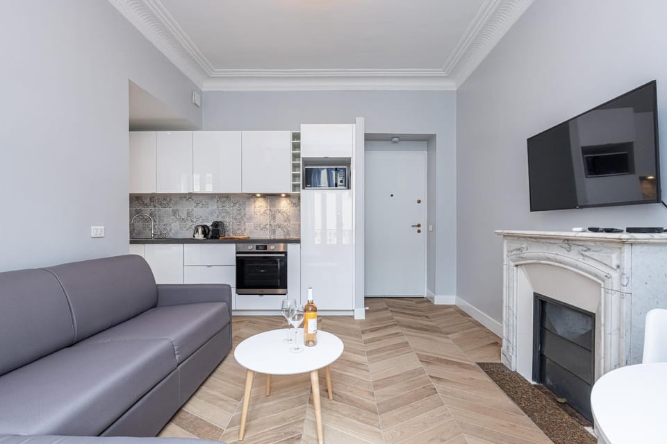 Kitchen or kitchenette, Living room
