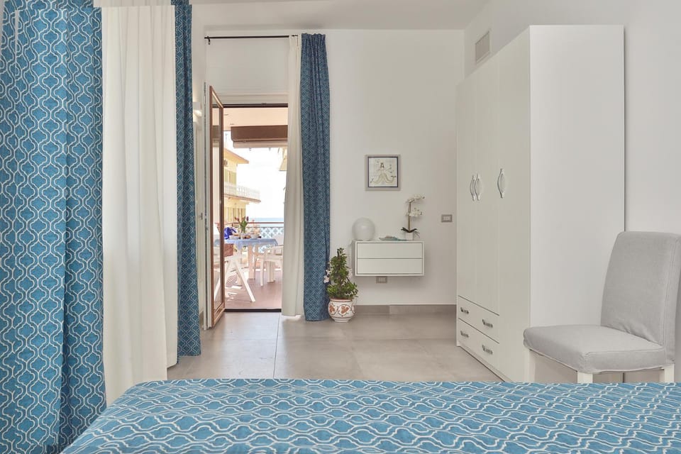 Bed, Balcony/Terrace, Bedroom