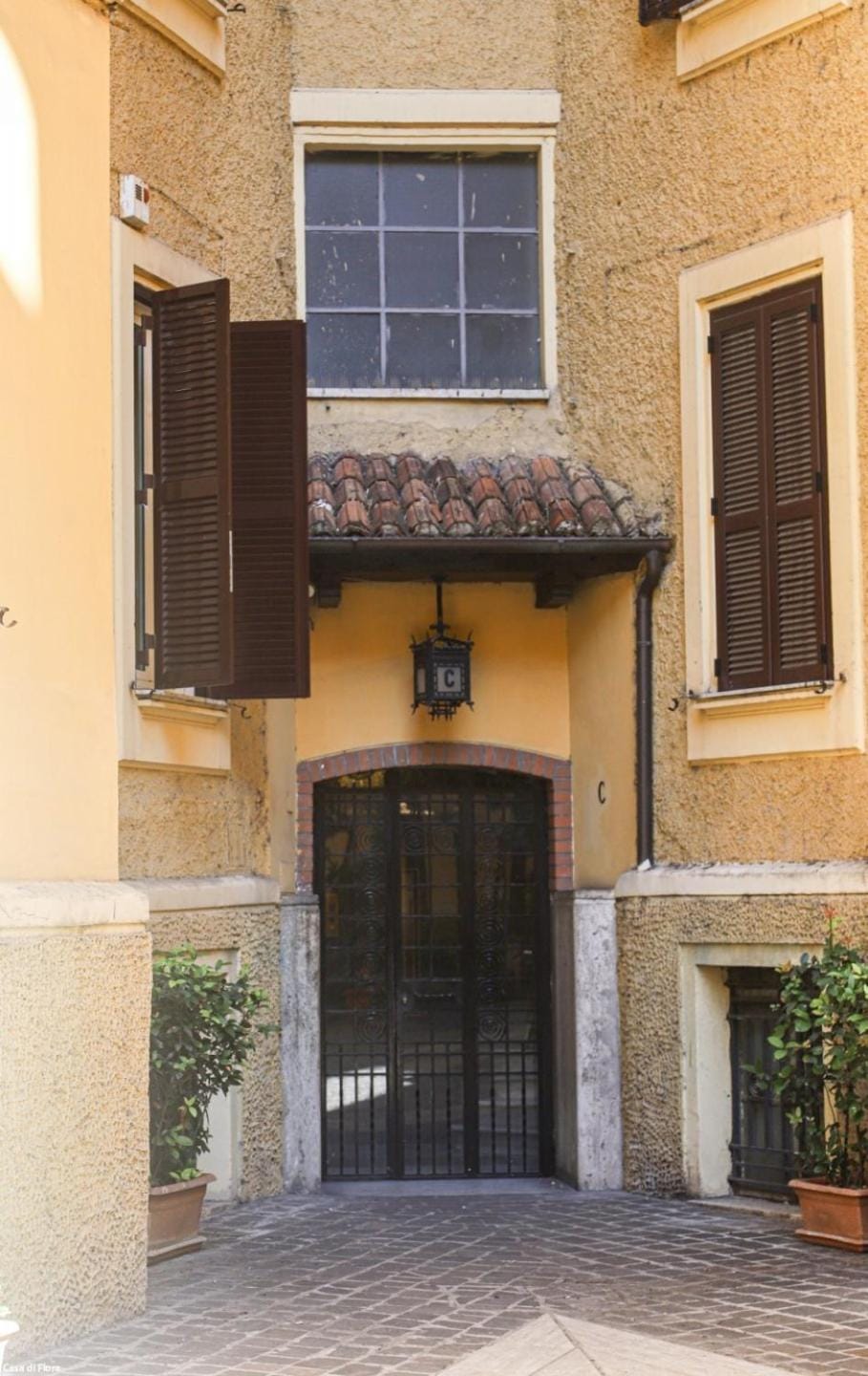 Facade/entrance