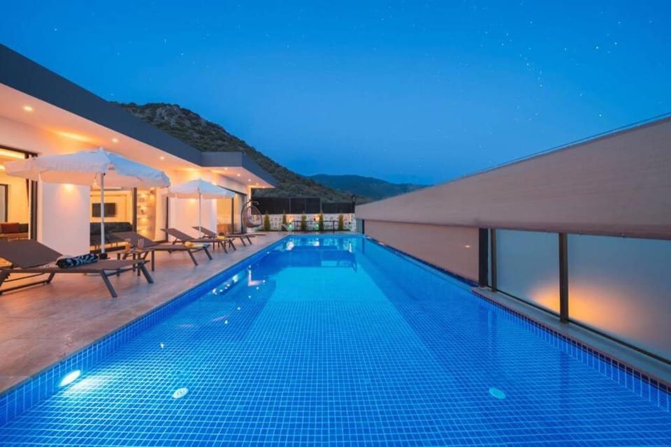 Swimming pool, Swimming pool