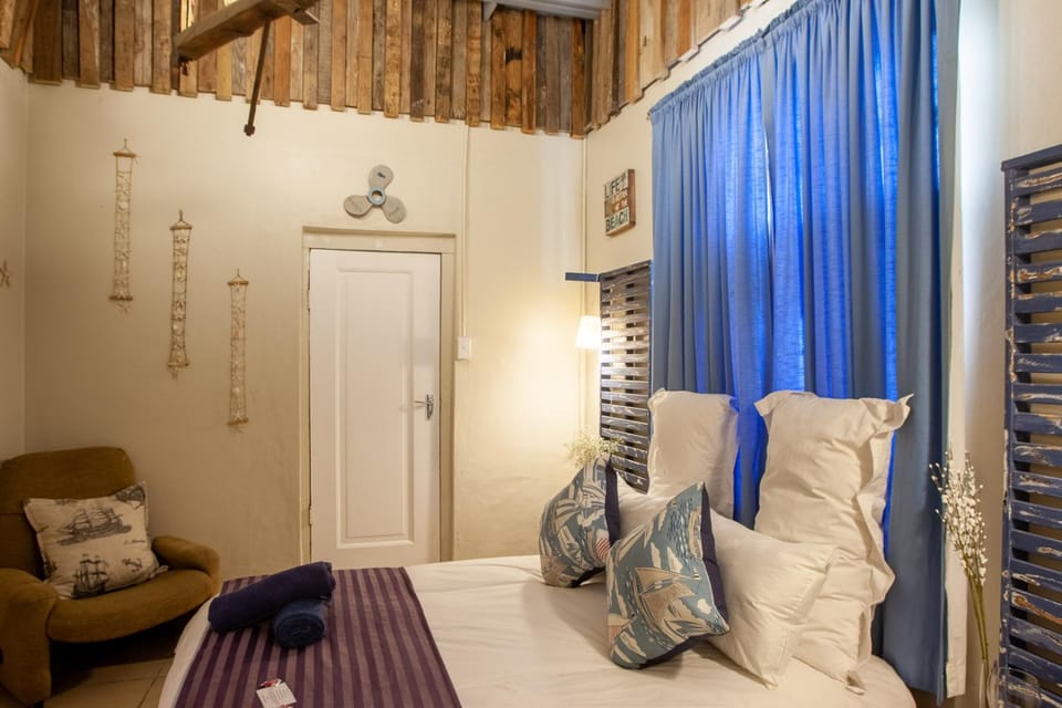 Strand Family studio en-suite 6 sleeper Kitchenette Helderberg CT Apartment in Cape Town