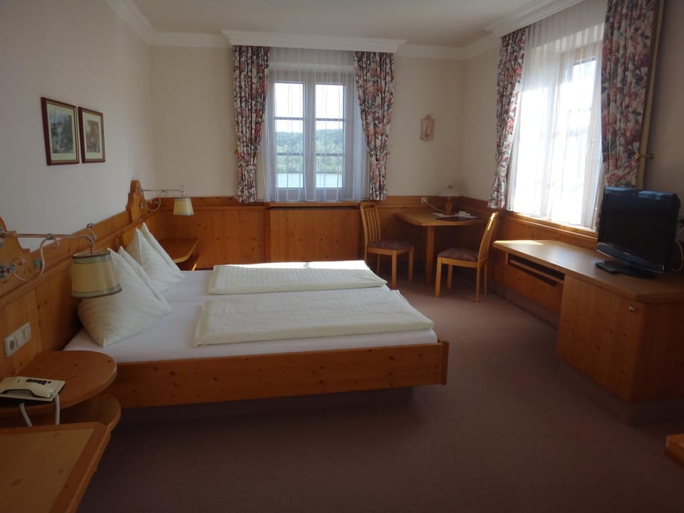 Bed, TV and multimedia