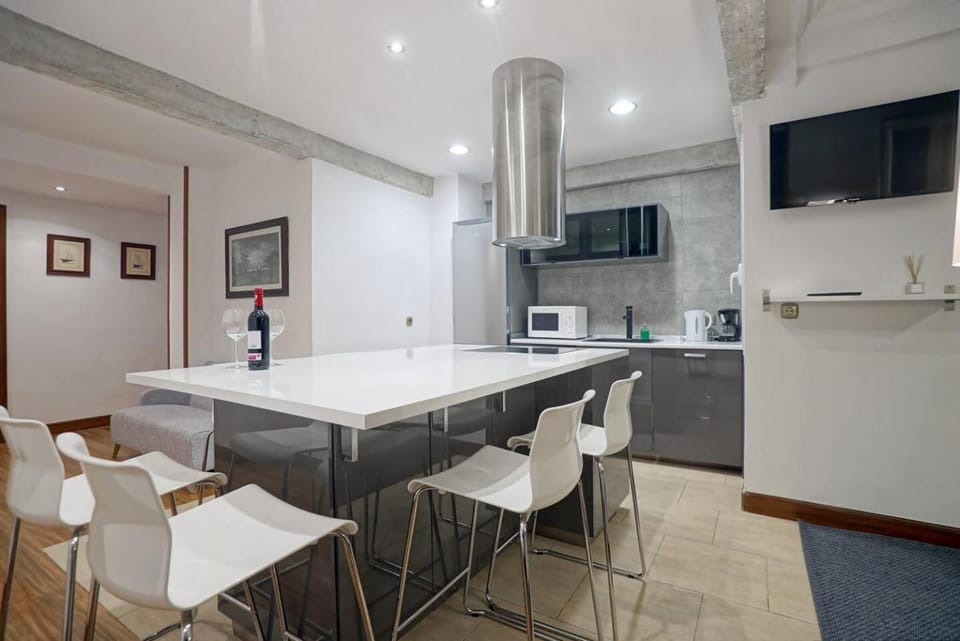 Amplio apartamento en Gros con parking privado Apartment in San Sebastian