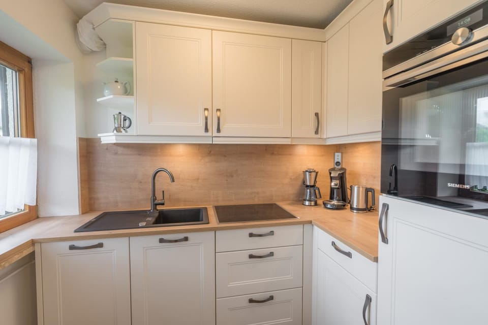 Kitchen or kitchenette, kitchen