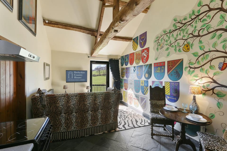 Romantic four poster Cottage private outdoor Hot Tub & Sauna at Harthill Hall plus private daily use of indoor pool and sauna 1 hour per day House in Derbyshire Dales District
