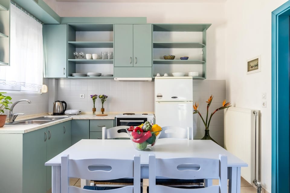 Kitchen or kitchenette, Dining area, Breakfast, Lunch, Dinner