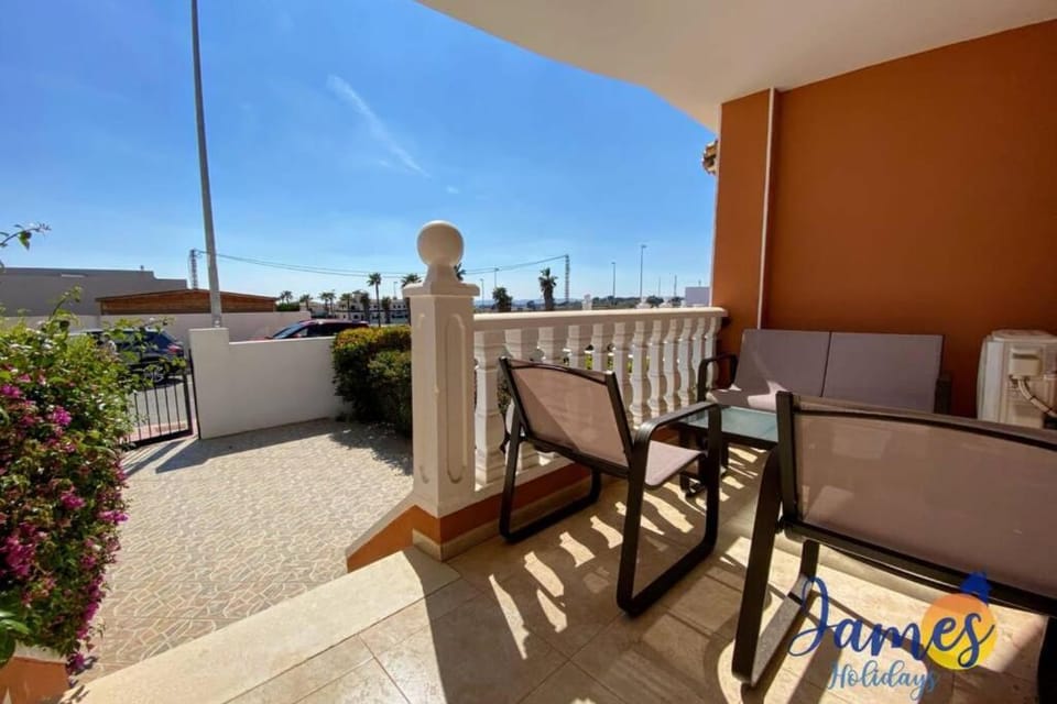 Laguna Townhouse overlooking Communal Pool LOM01 House in Vega Baja del Segura