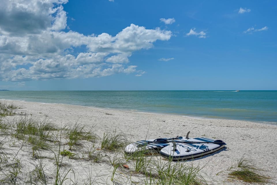 Oceanfront Bonita Beach Condo w/ Pool Access! House in Bonita Springs