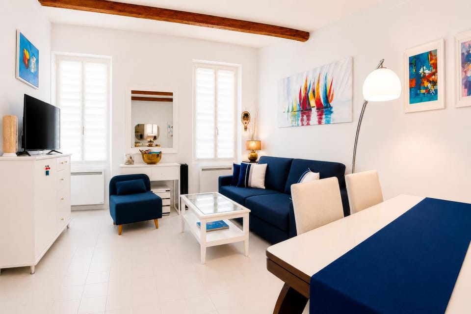 TV and multimedia, Living room, Decorative detail, Seating area