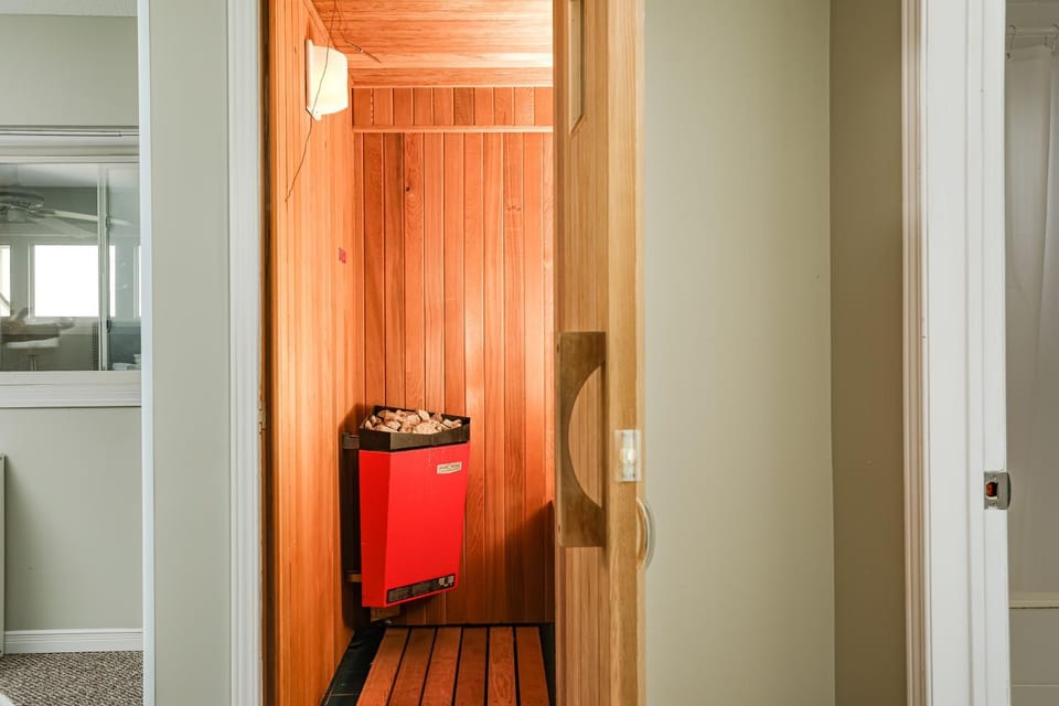 226 Wintergreen w Private Sauna by Property Valet House in Grey Highlands