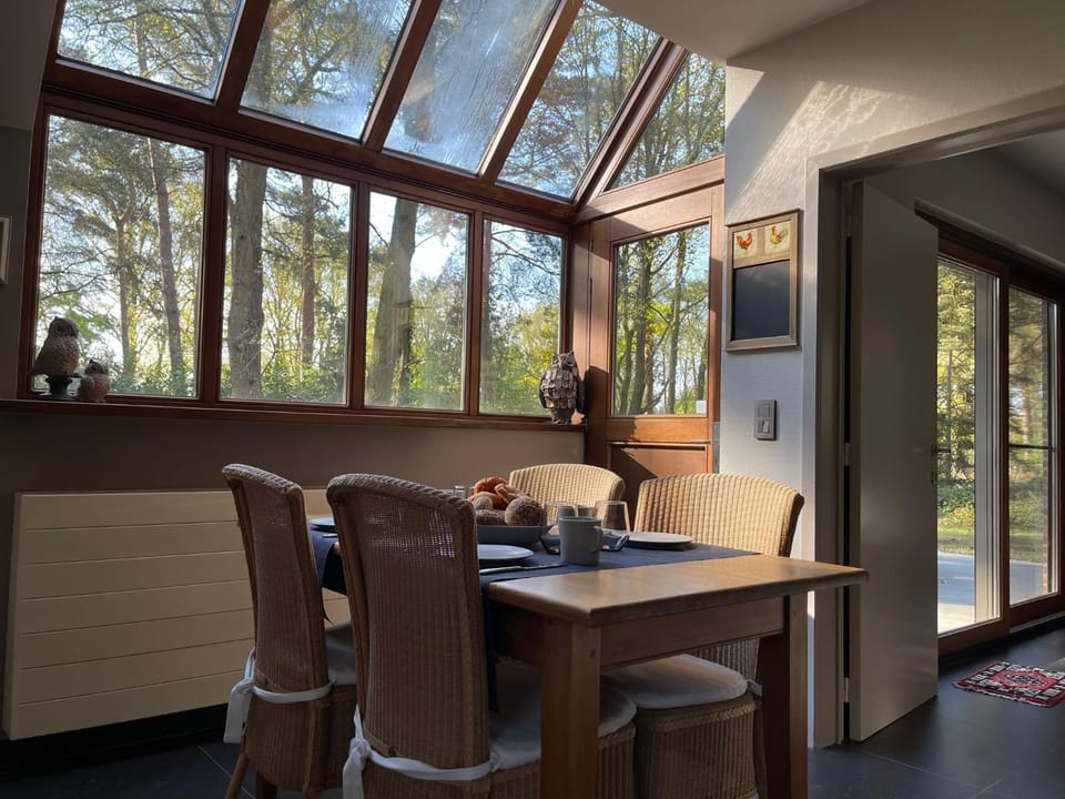 Kitchen or kitchenette, Breakfast