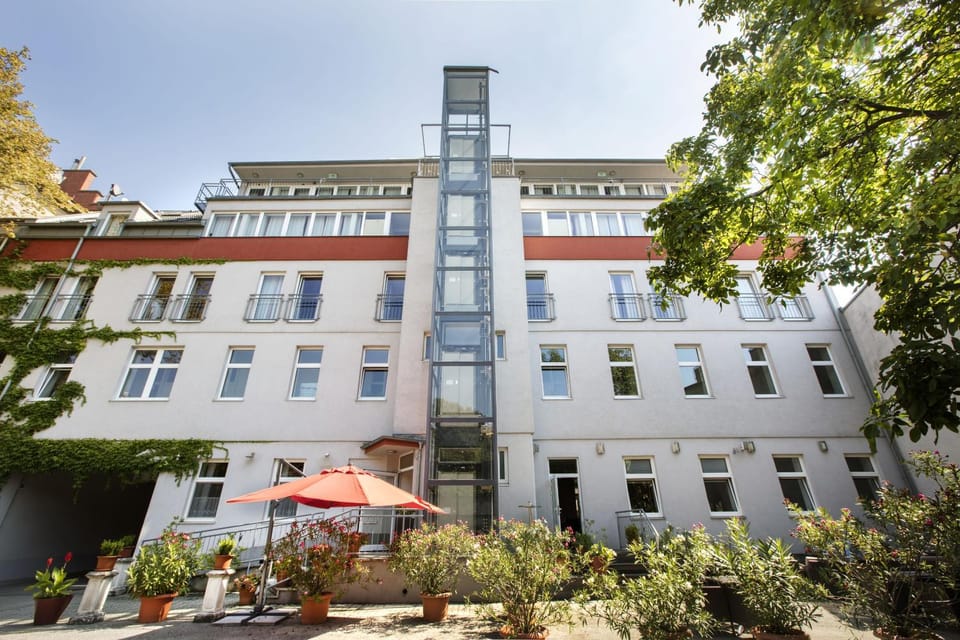 Property building, Patio, Facade/entrance