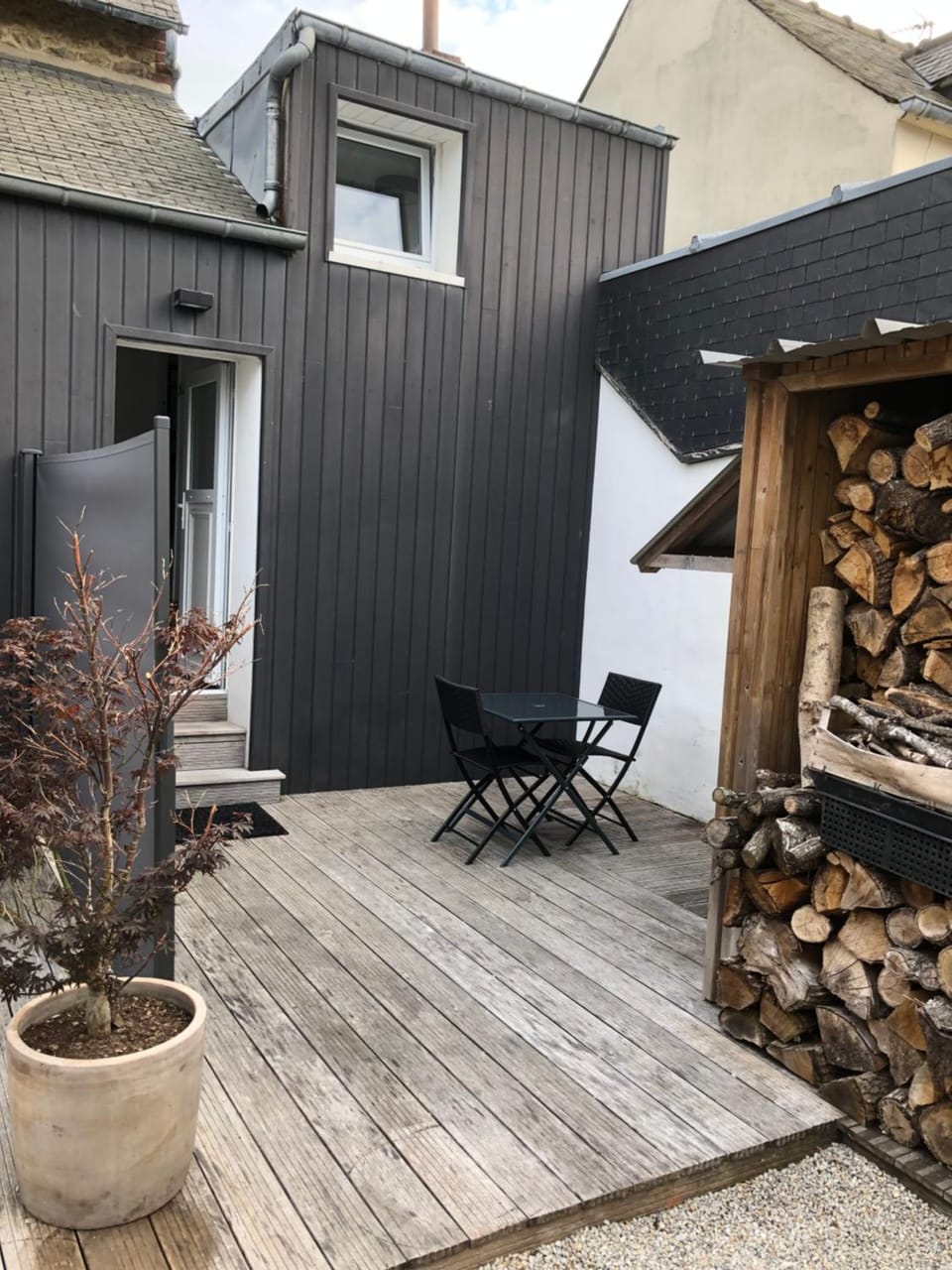 Patio, Facade/entrance