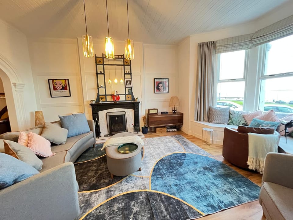 Stunning 3 bed seafront mansion building sleeps 6 adults or 8 with kids Apartment in Portrush