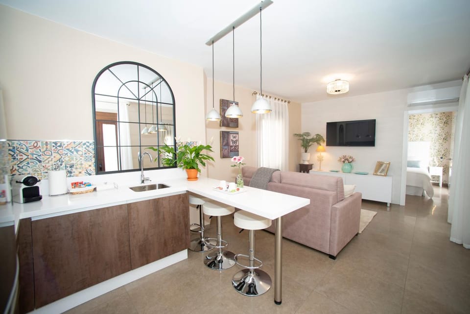 Kitchen or kitchenette, Living room