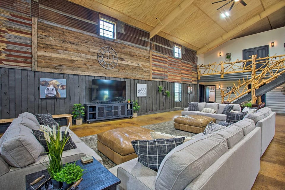 The Copper Roost Lake Texoma Escape with Hot Tub House in Oklahoma