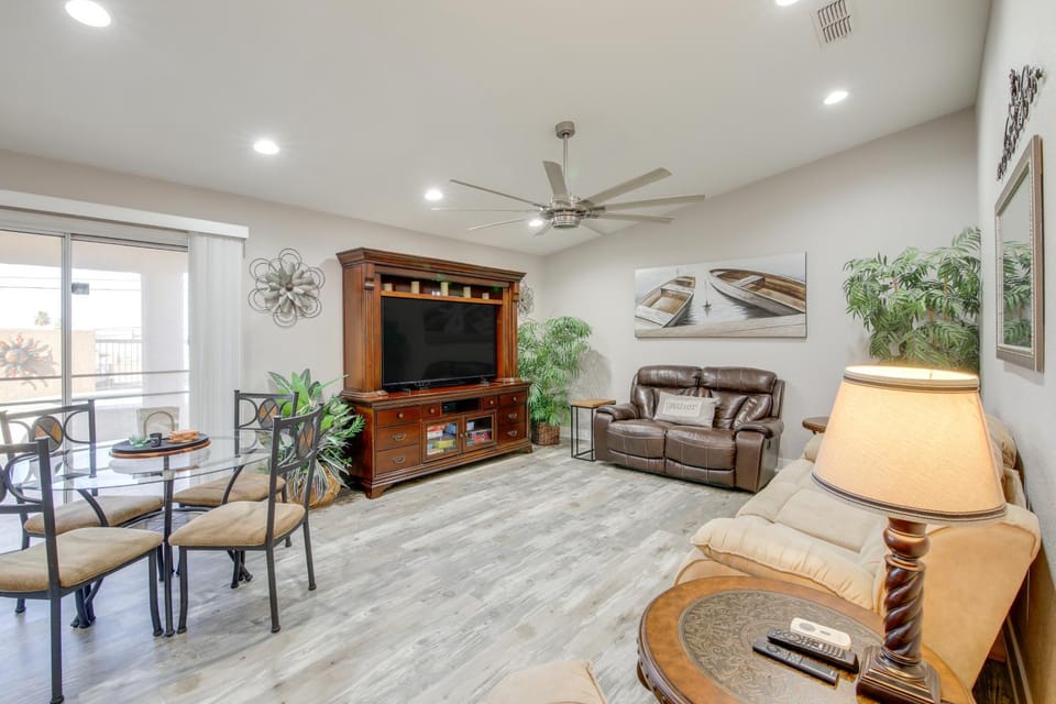 4 Mi to the Lake! Havasu Home w/ Heated Pool House in Lake Havasu City