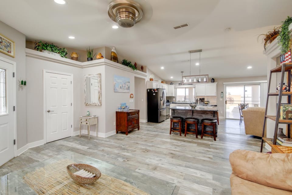 4 Mi to the Lake! Pet-Friendly Havasu Home House in Lake Havasu City