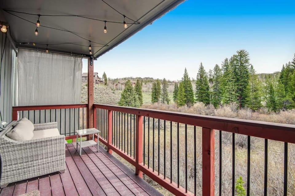 Modern High Country Haus Apartment in Fraser