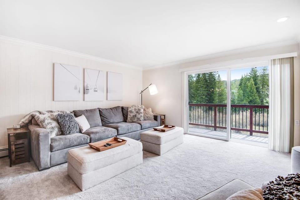 Modern High Country Haus Apartment in Fraser