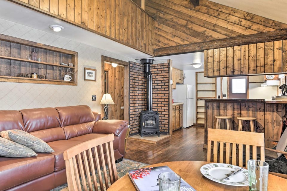Cozy Log Cabin Escape In the Heart of Creede! Cabin in Creede