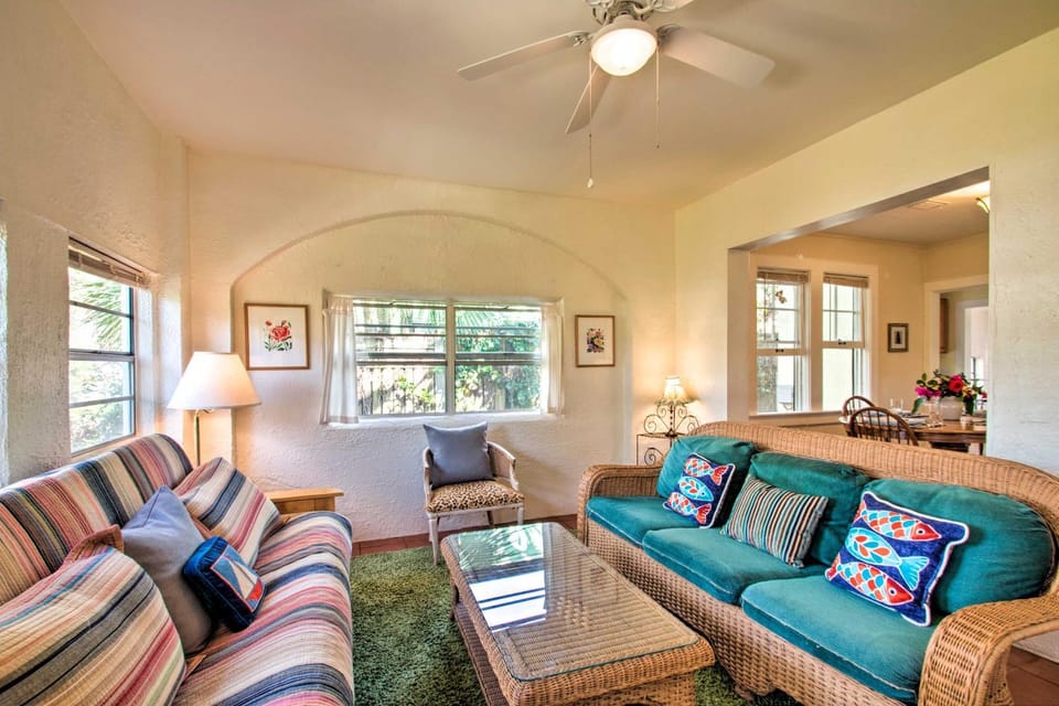 Colorful Pensacola Oasis: 1 Block to Bayview Park! House in Pensacola