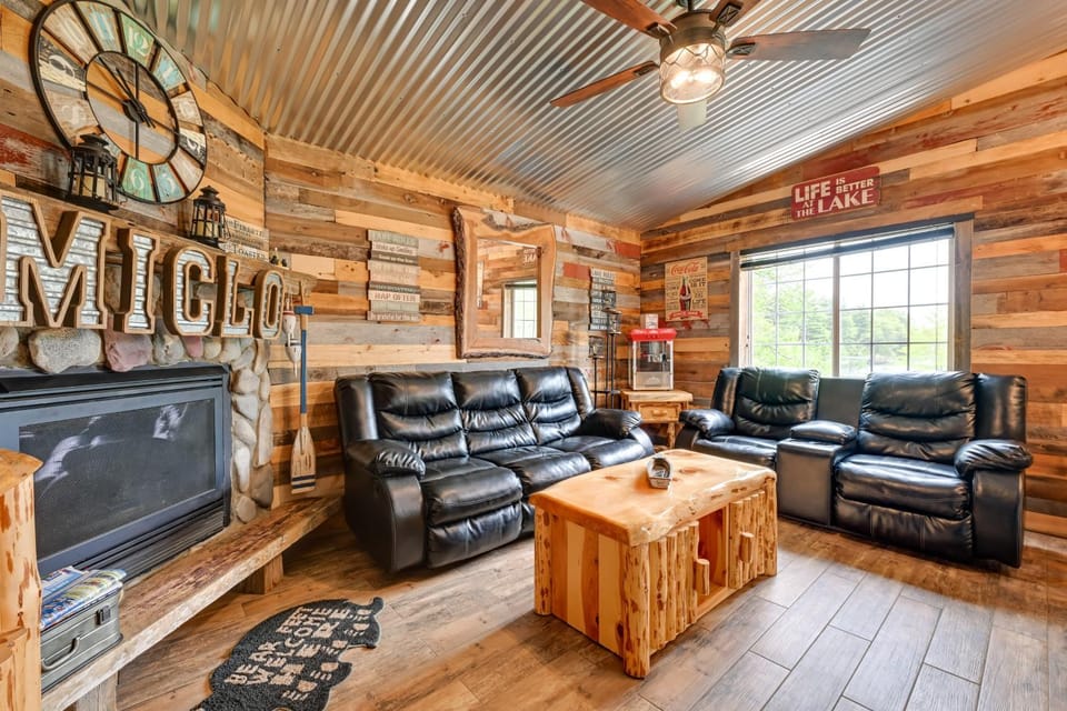 Lakeside Cabin w/ Fire Pit: Near Pine Point Park! Cabin in Wisconsin