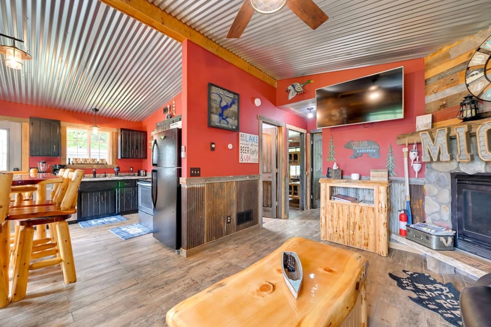 Lakeside Cabin w/ Fire Pit: Near Pine Point Park! Cabin in Wisconsin