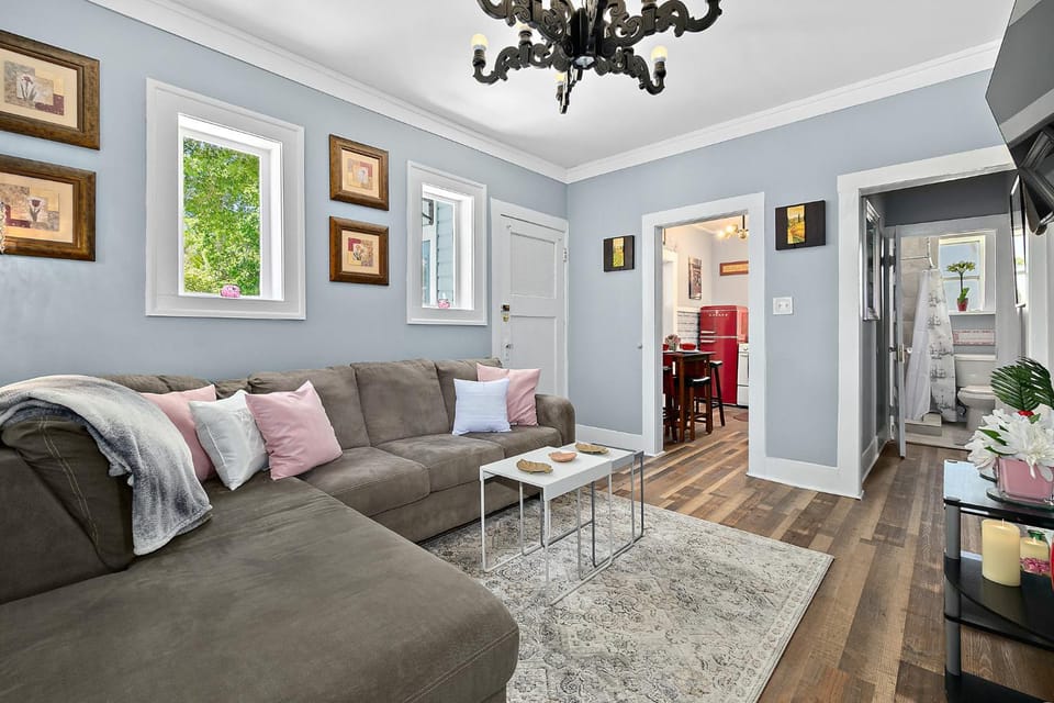 Casa Bella- Chic, Retro Apt- Steps to Historic District! Apartment in Saint Augustine
