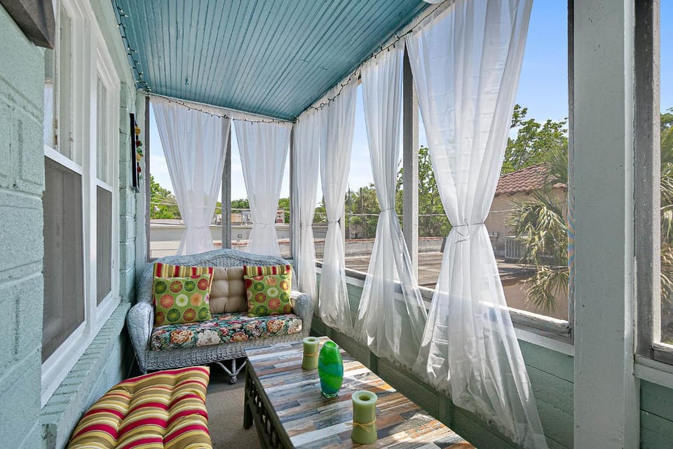Casa Bella- Chic, Retro Apt- Steps to Historic District! Apartment in Saint Augustine