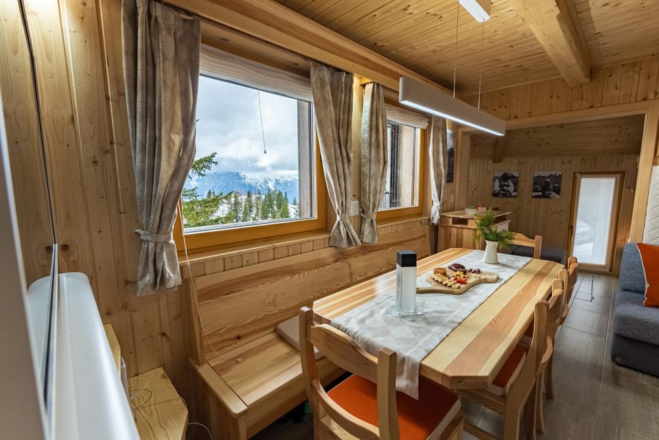 Kitchen or kitchenette, Photo of the whole room, Seating area, Dining area, young children