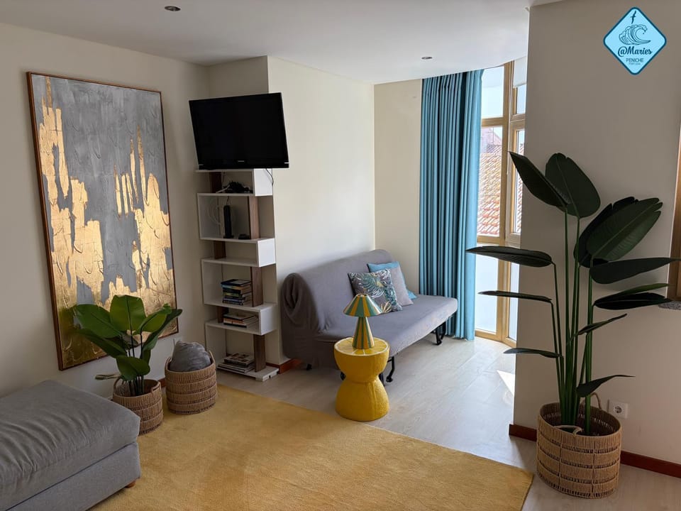 TV and multimedia, Living room, Seating area, City view