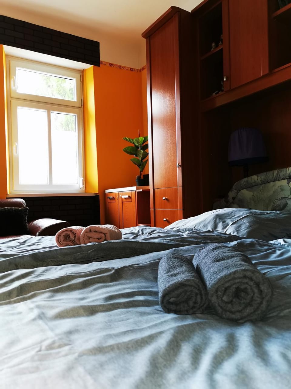 Bed, Bedroom, towels