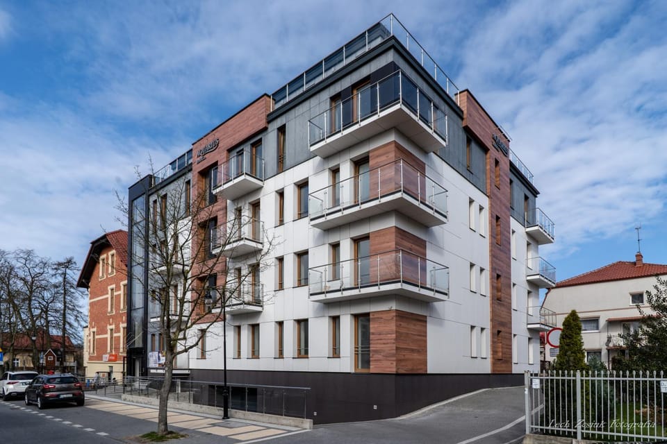 Property building, Day, Neighbourhood, Street view, Location, Parking