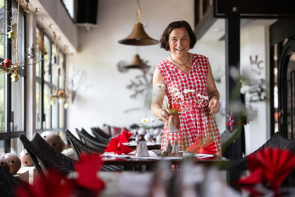 Restaurant/places to eat, People