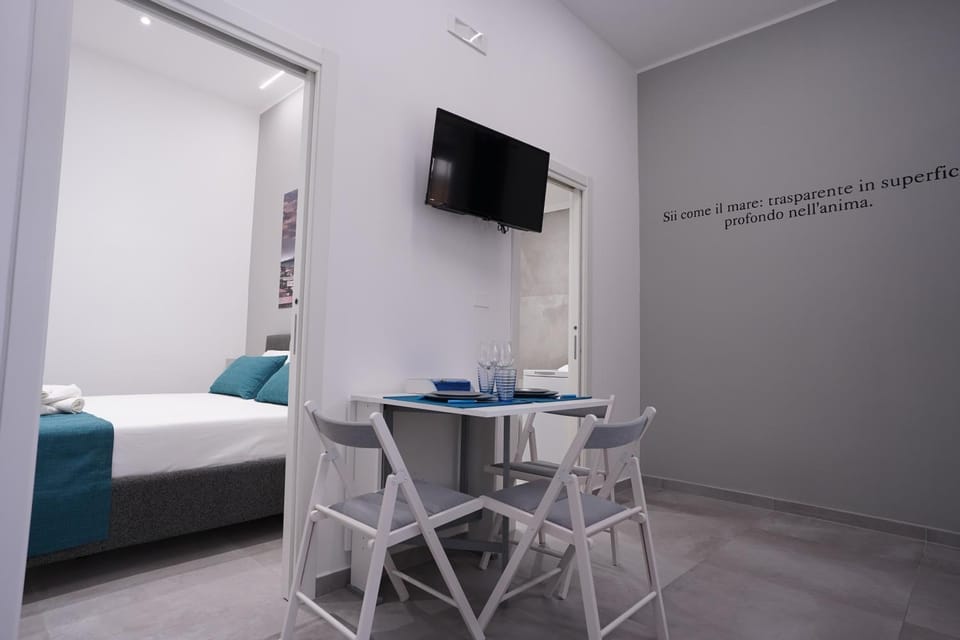 Communal lounge/ TV room, TV and multimedia, Dining area