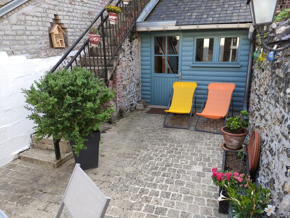 Patio, Garden view