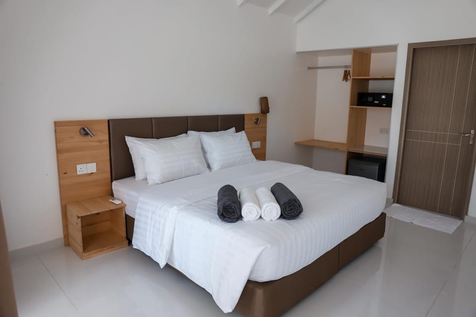 Photo of the whole room, Bedroom, oven, safe