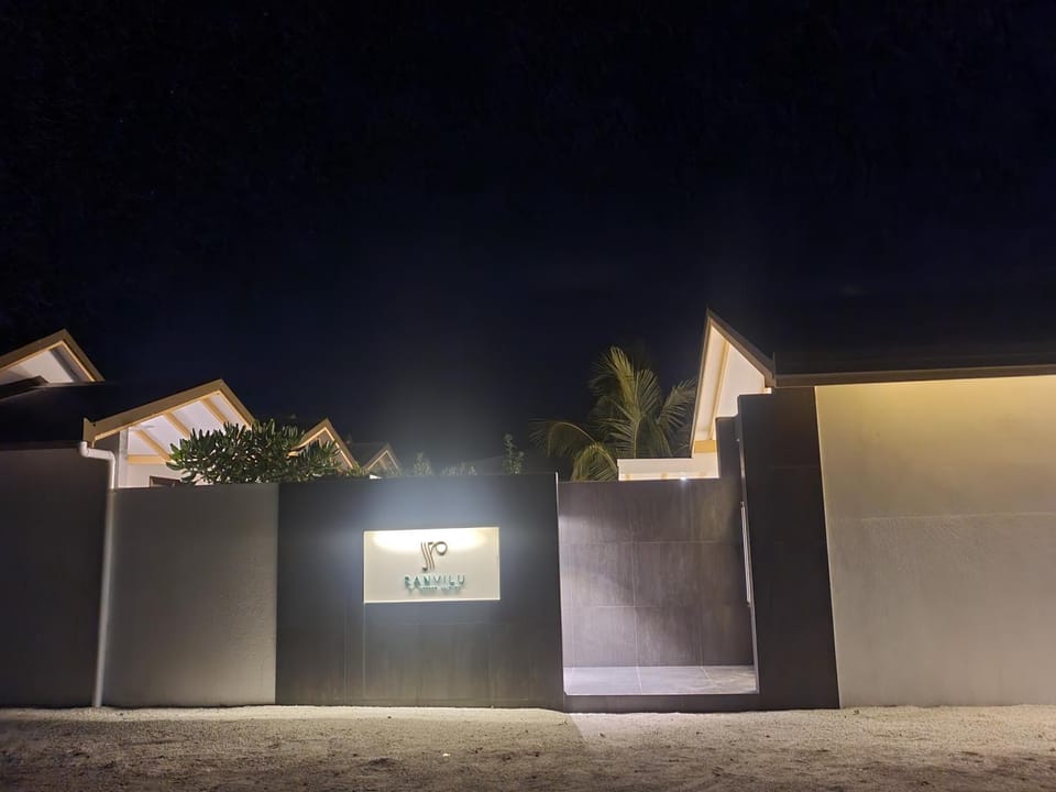 Facade/entrance