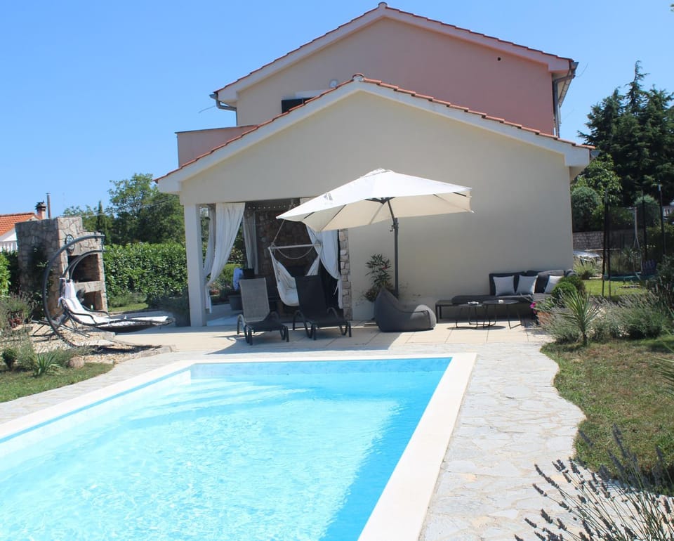Property building, Day, Garden view, Pool view, Swimming pool, sunbed