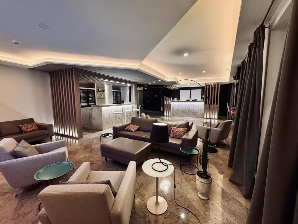 Communal lounge/ TV room