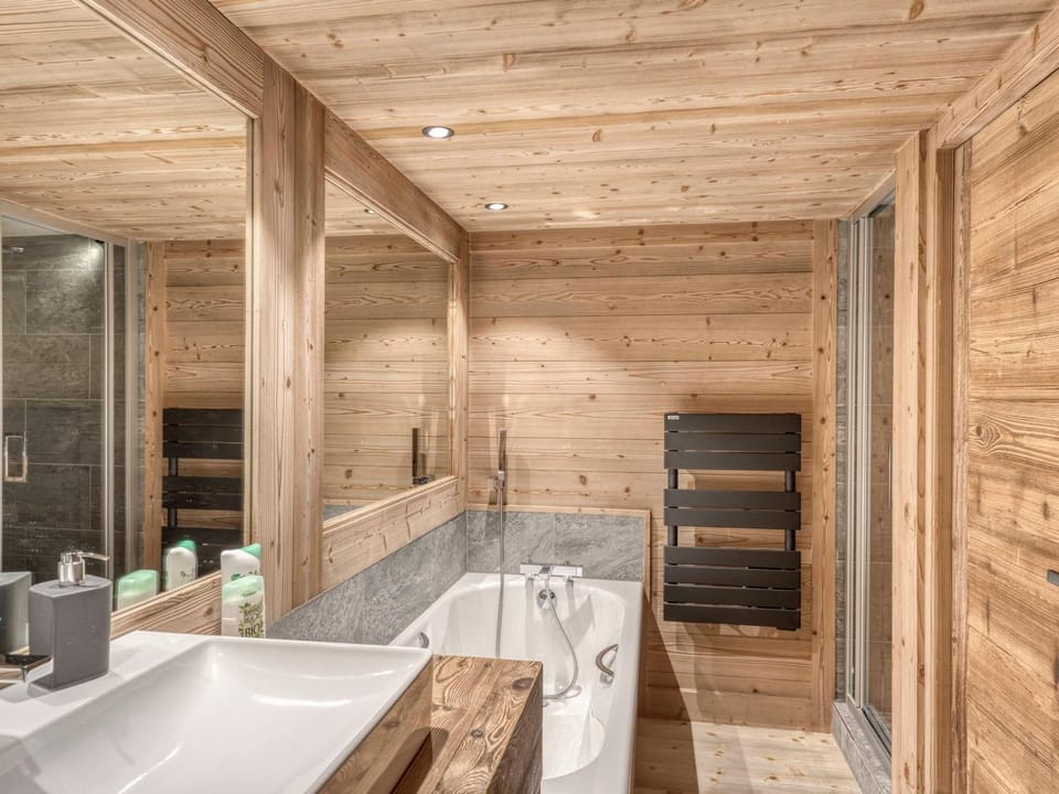 Chalet rénové 6 chambres à Megève, proche pistes Rochebrune, jardin, garage, 12 personnes - FR-1-453-237 Chalet in Megève