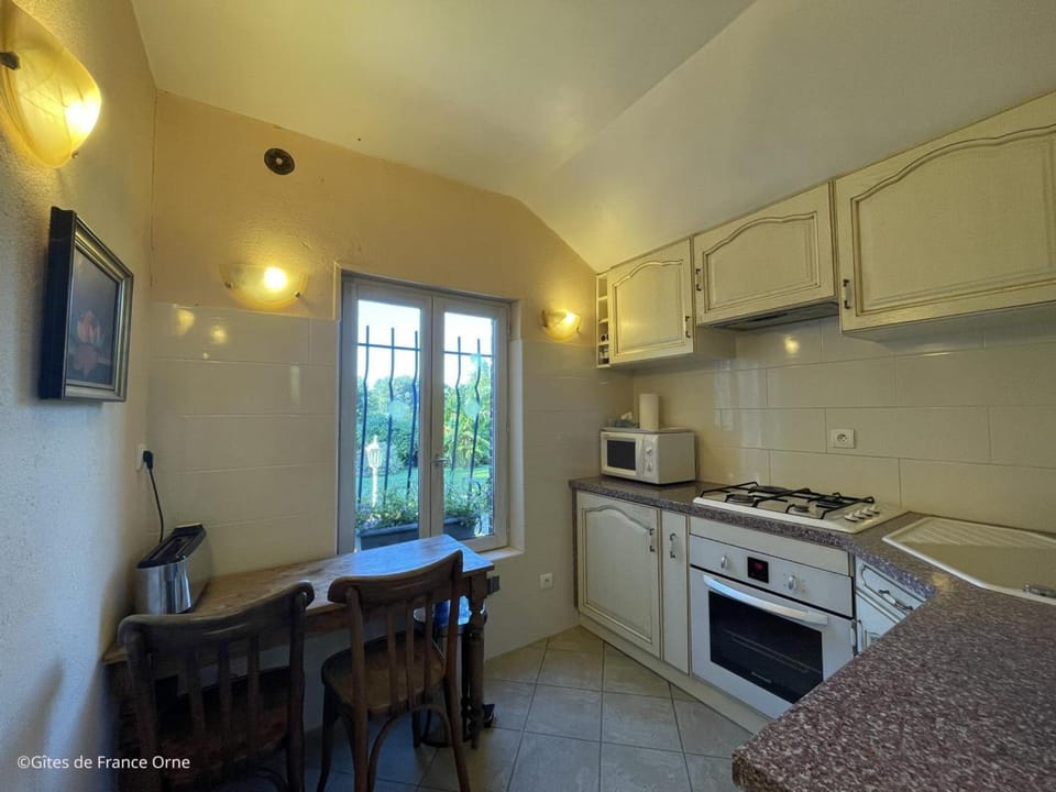 Duplex charmant au cœur du Pays des haras avec jardin paisible et WiFi - FR-1-497-114 House in Normandy