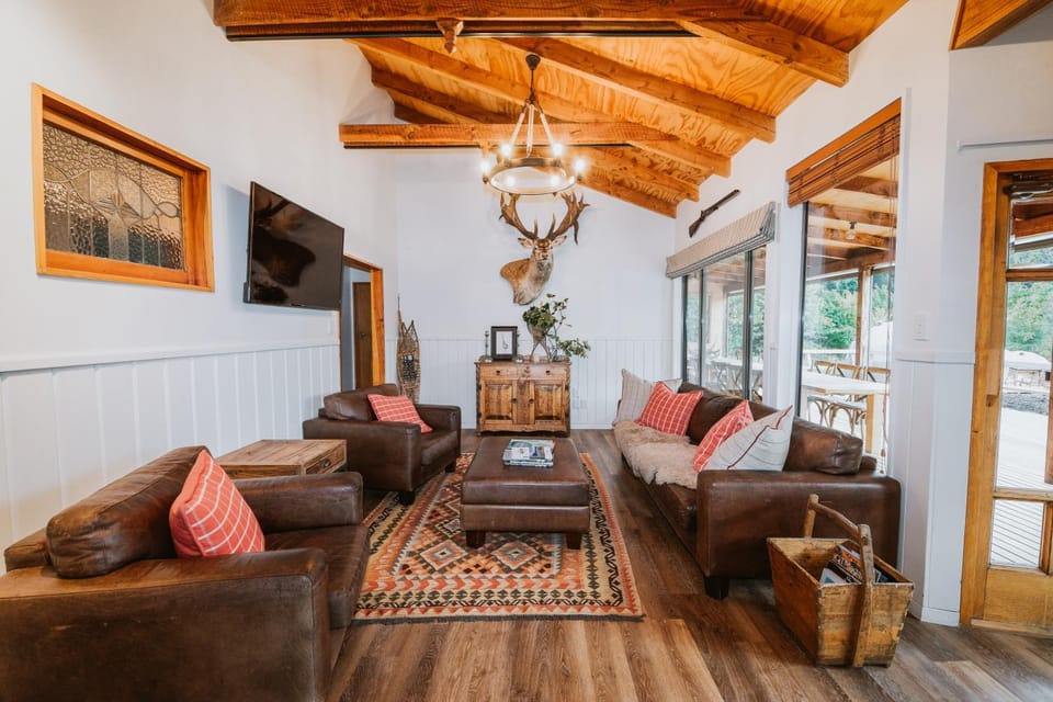 Communal lounge/ TV room, Living room
